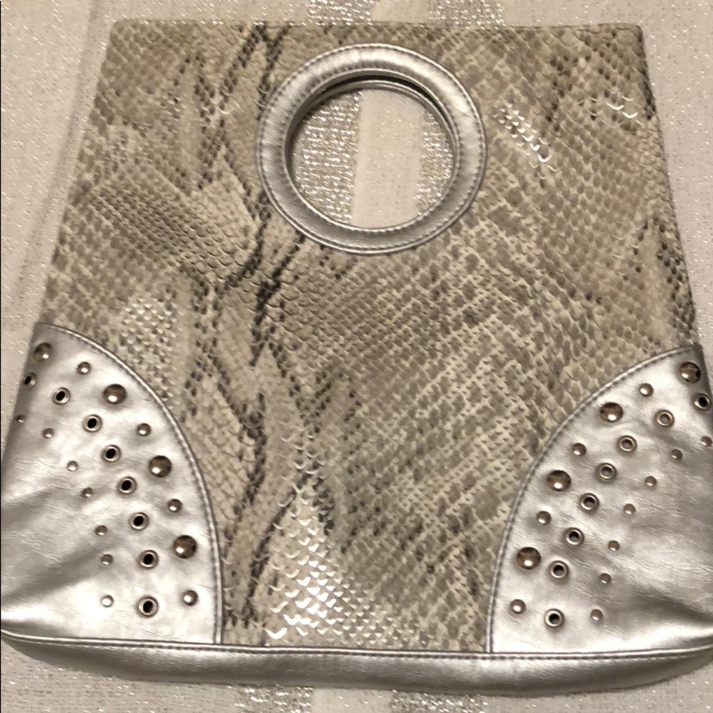 ☑️NWOT'S C RUSSE SILVER SNAKE BAG☑️ - Picture 2 of 8